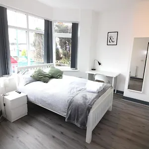 Aparthotel Newly Refurbished Studio, Great Location 8, Nottingham